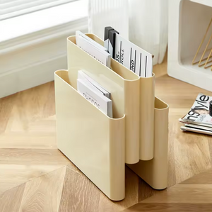 Retro-zeitgenössischer, farbig geschichteter Boden-Zeitschriftenständer