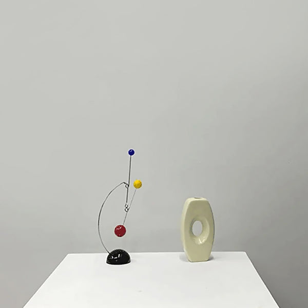 Rotating 3 Ball Balance Metal Ornament Book Holder