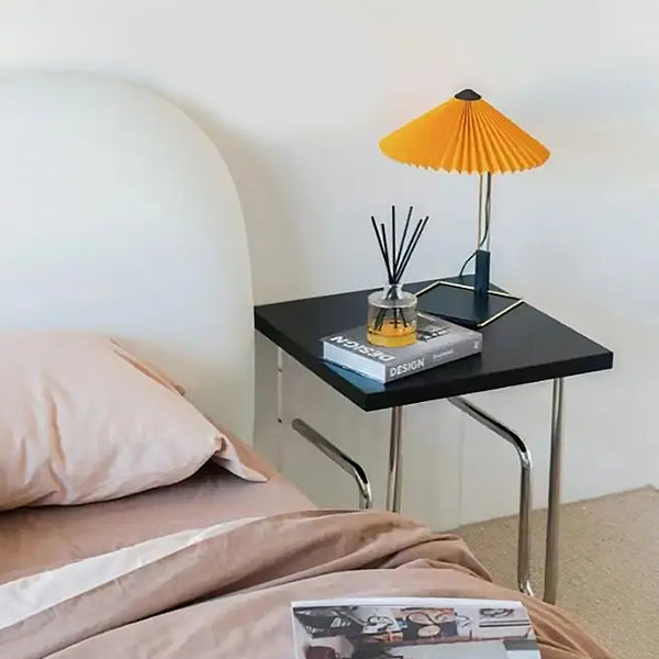 Mesa auxiliar retro con marco de acero inoxidable y acrílico