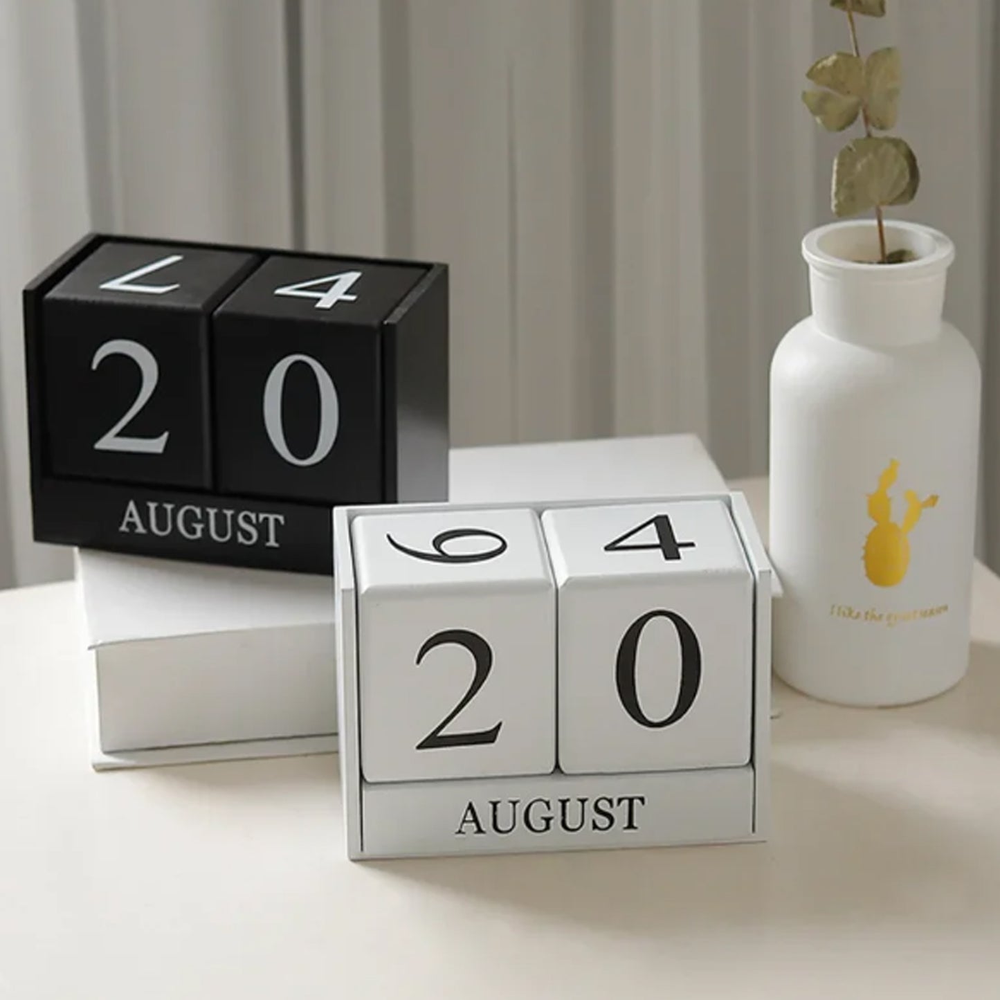 Black & White Wooden Block Calendar