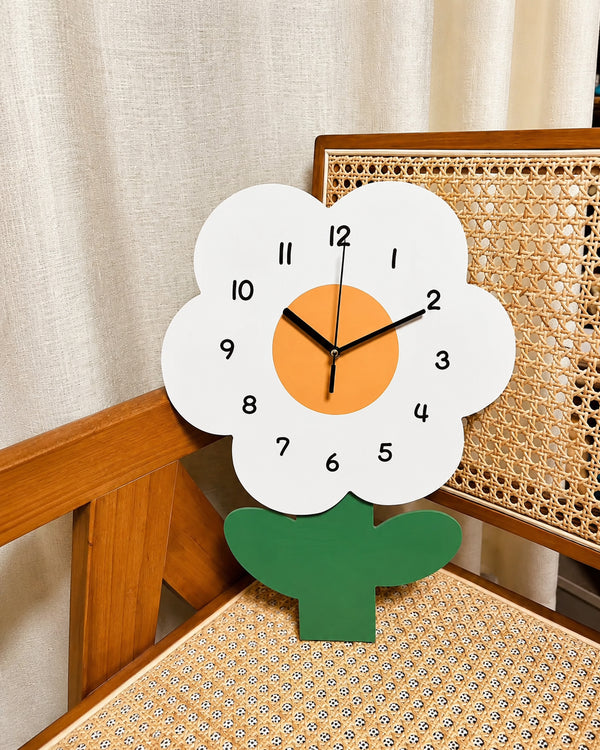 Modü Cartoon Daisy Minimalistic Design Wall Clock