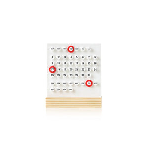 Calendrier sur support en bois avec ornement circulaire