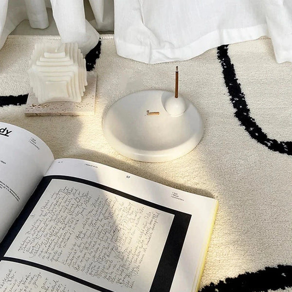 Schlichter Räucherstäbchenhalter aus Keramik