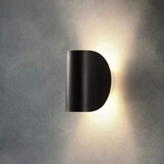 Gefaltete Wandleuchte im italienischen Designerstil