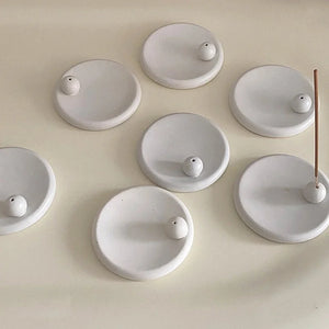 Schlichter Räucherstäbchenhalter aus Keramik