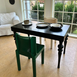 Chaise de salle à manger rétro-contemporaine avec dossier en maille ABS