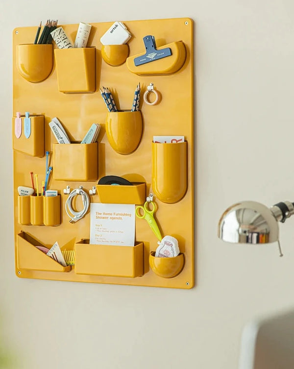 Farbiges Aufbewahrungsregal zur Wandmontage im Retro-Stil