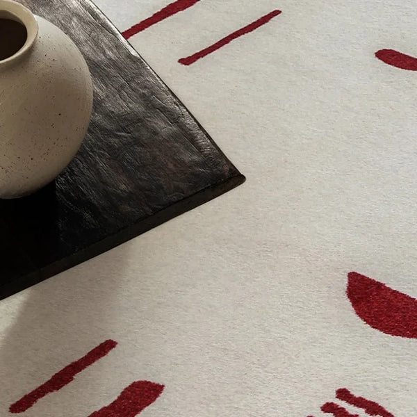 Roter Teppich mit Retro-Abstraktmuster