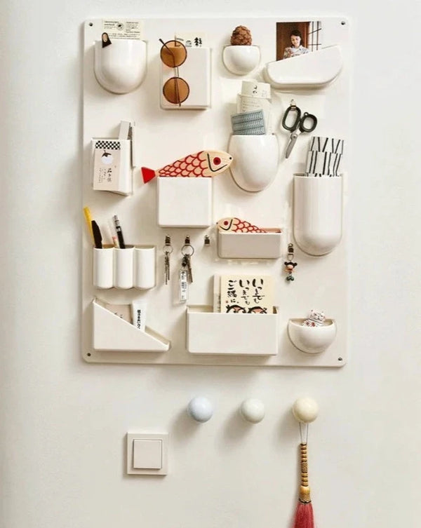 Farbiges Aufbewahrungsregal zur Wandmontage im Retro-Stil