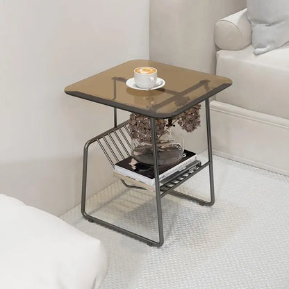 Table d'appoint avec plateau en verre et étagère en métal