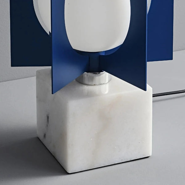 Lampe boule à base en marbre bleu géométrique de conception italienne