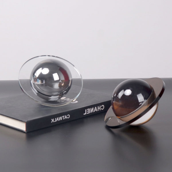 Escultura geométrica del planeta Saturno hecha a mano en cristal macizo