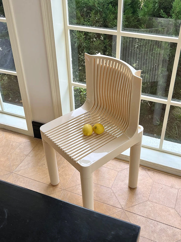 Chaise de salle à manger rétro-contemporaine avec dossier en maille ABS