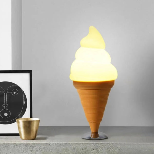 Lampe de table moderne en forme de cônes de glace