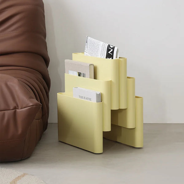 Retro-zeitgenössischer, farbig geschichteter Boden-Zeitschriftenständer