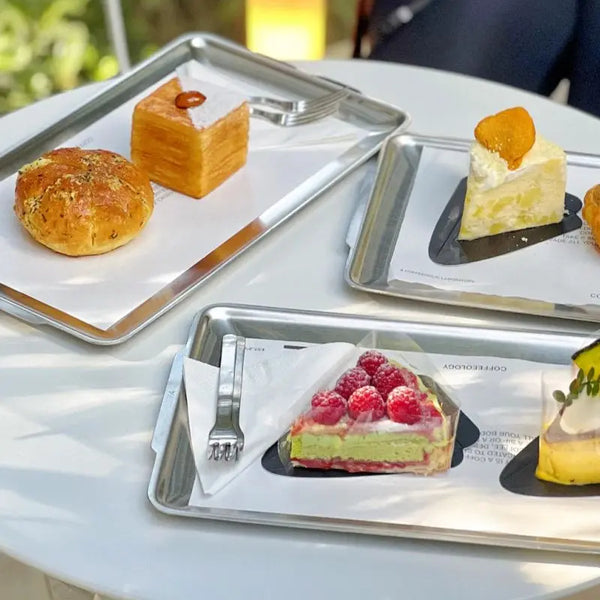 Servierplatte aus Edelstahl für Kaffee und Snacks