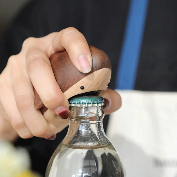 Flaschenöffner aus Holz in Form eines Hais