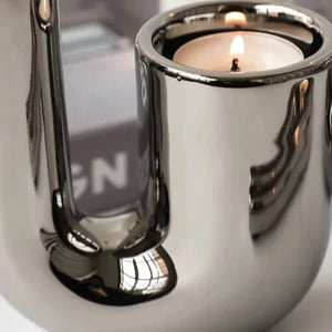 Versilberter geometrischer Kerzenhalter aus Keramik