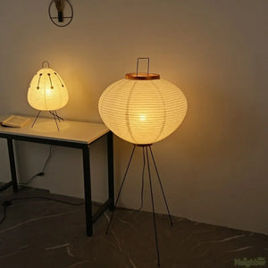 Runde Stehlaternenlampe aus Reispapier im japanischen Wabi-Sabi-Stil