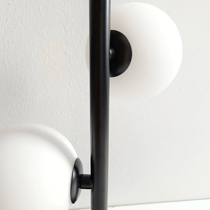 Lampe de table à trois boules