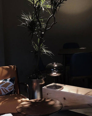 Lampe en forme de bol en verre transparent