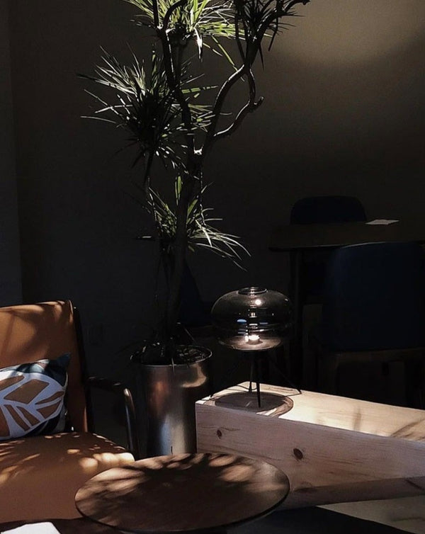 Lampe en forme de bol en verre transparent