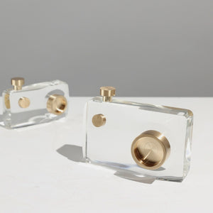 Escultura de cámara con trípode de oro hecha a mano en cristal macizo