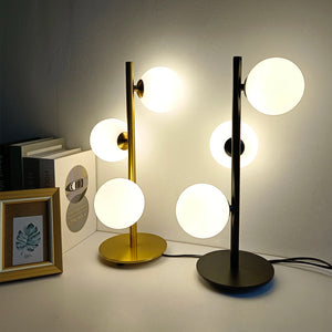 Lampe de table à trois boules