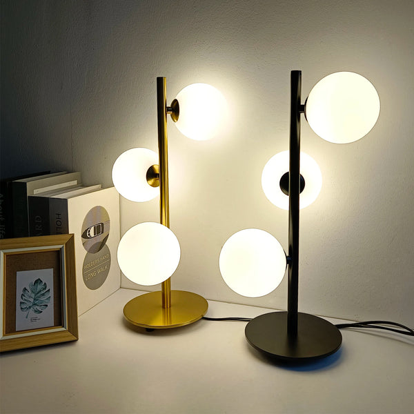Lampe de table à trois boules