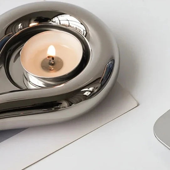 Versilberter geometrischer Kerzenhalter aus Keramik