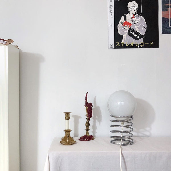 Lampe de table en verre avec base à ressort