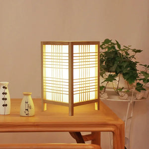 Tischlampe im japanischen Stil aus Bambusgeflecht