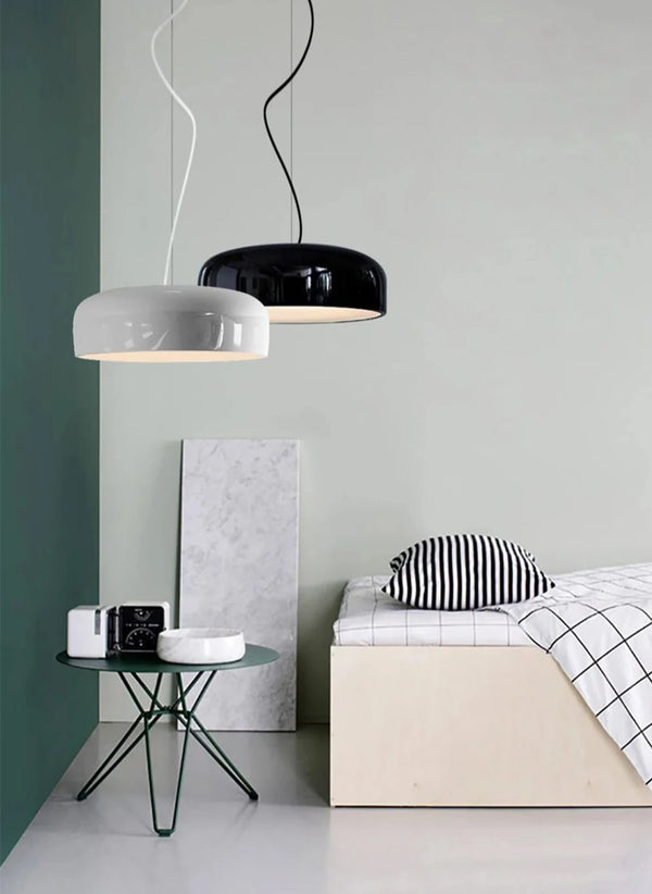 Plafonnier suspendu en forme de dôme en métal