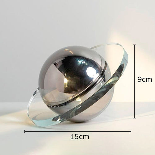 Escultura geométrica del planeta Saturno hecha a mano en cristal macizo