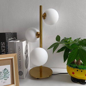 Lampe de table à trois boules