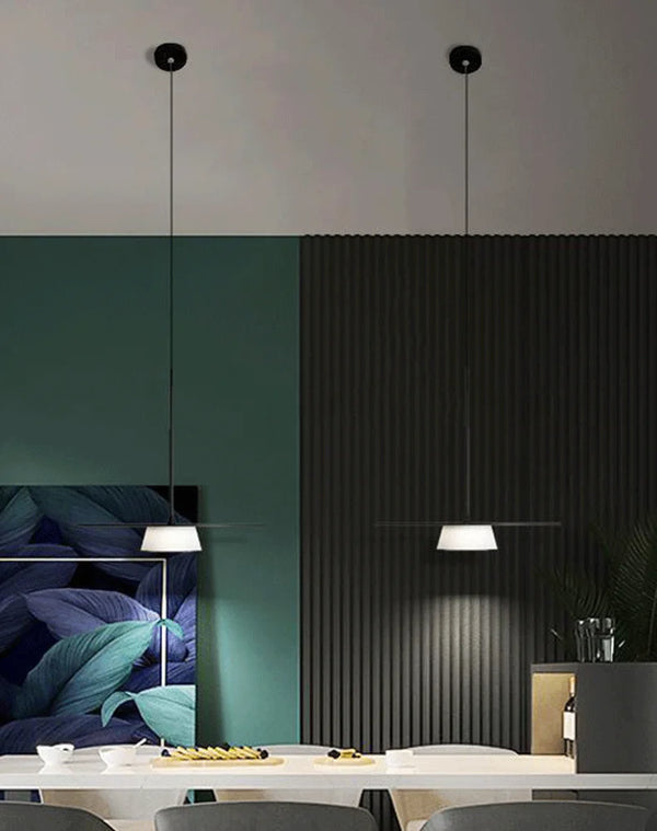 Plafonnier suspendu en plaque métallique ronde et fine