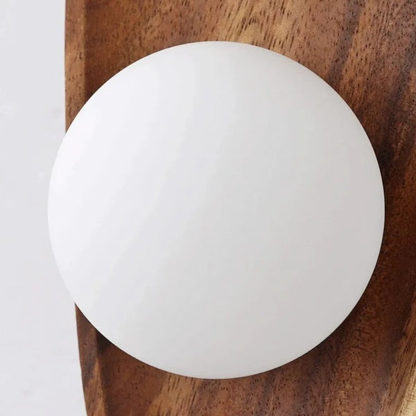 Wandleuchte aus massiver Holzplatte im japanischen Stil