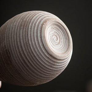 Handgefertigte Keramikvasen im orientalischen Stil mit Streifentextur