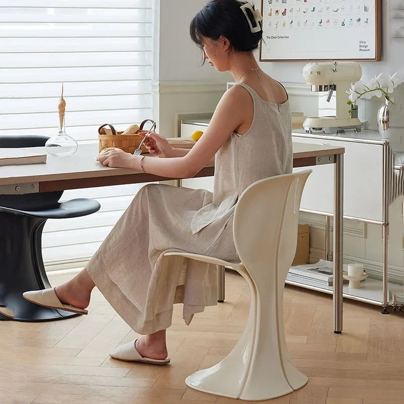 Minimalist Retro Modern One-Piece Design Dining Chairs