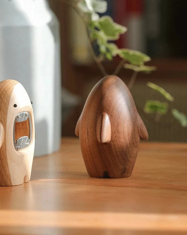 Flaschenöffner aus Holz in Form eines Hais