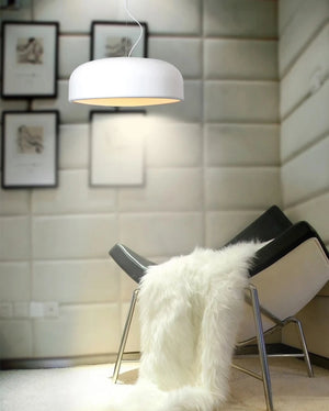 Plafonnier suspendu en forme de dôme en métal