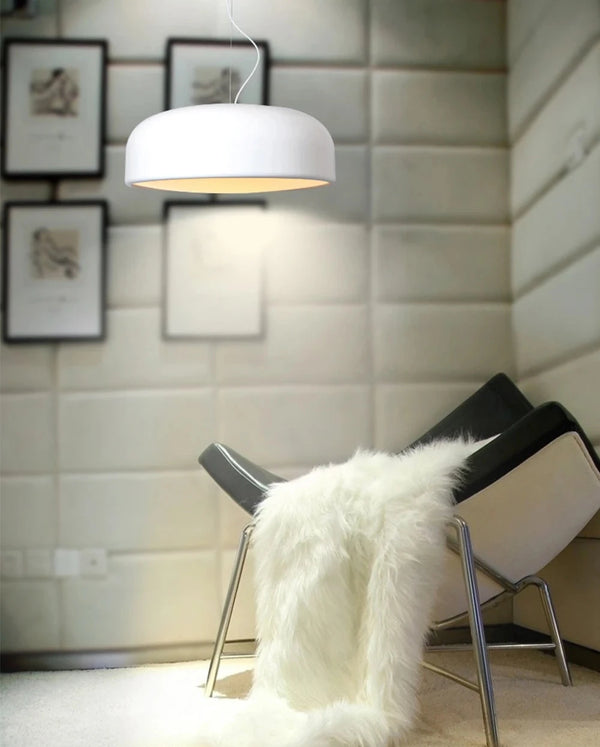 Plafonnier suspendu en forme de dôme en métal