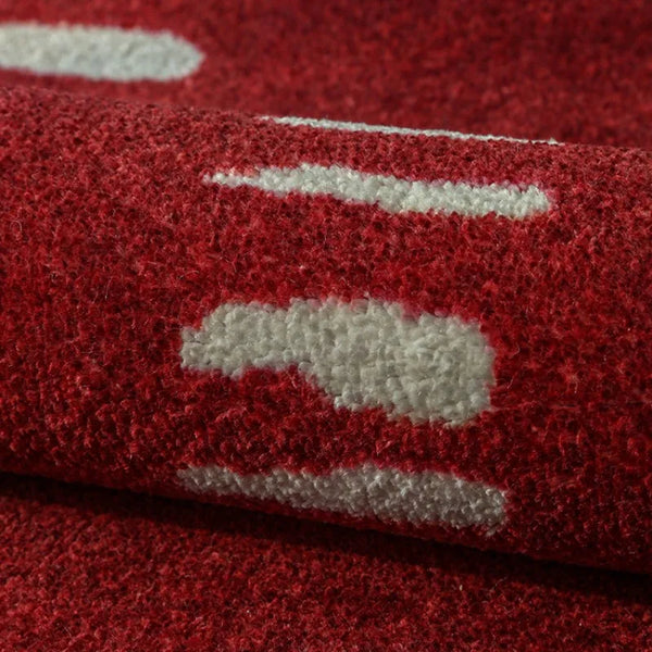 Roter Teppich mit Retro-Abstraktmuster