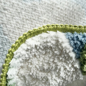 Farbenfroher getufteter Moosteppich