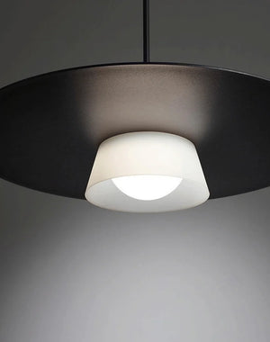 Plafonnier suspendu en plaque métallique ronde et fine