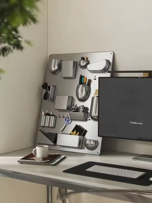 Farbiges Aufbewahrungsregal zur Wandmontage im Retro-Stil