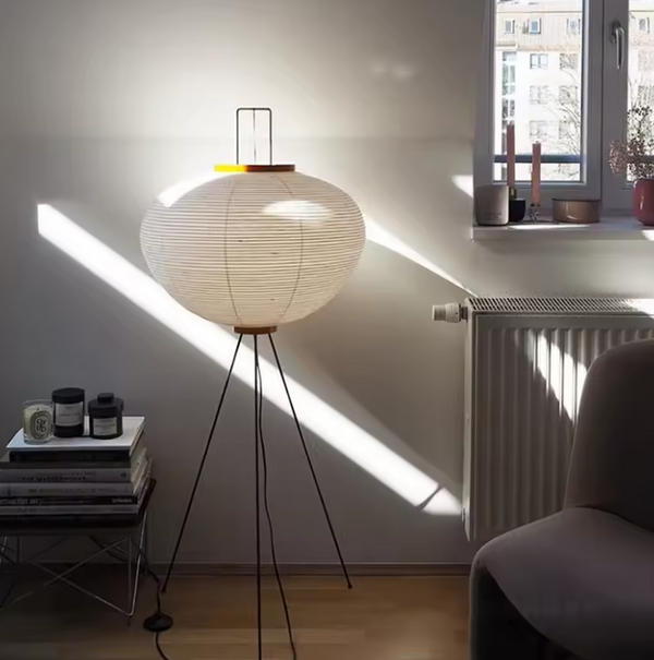 Runde Stehlaternenlampe aus Reispapier im japanischen Wabi-Sabi-Stil