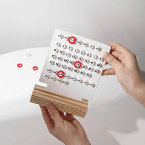 Calendrier sur support en bois avec ornement circulaire