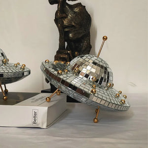 Adorno OVNI con forma de bola de discoteca