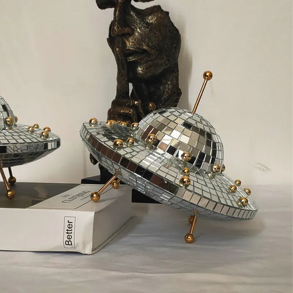 Adorno OVNI con forma de bola de discoteca